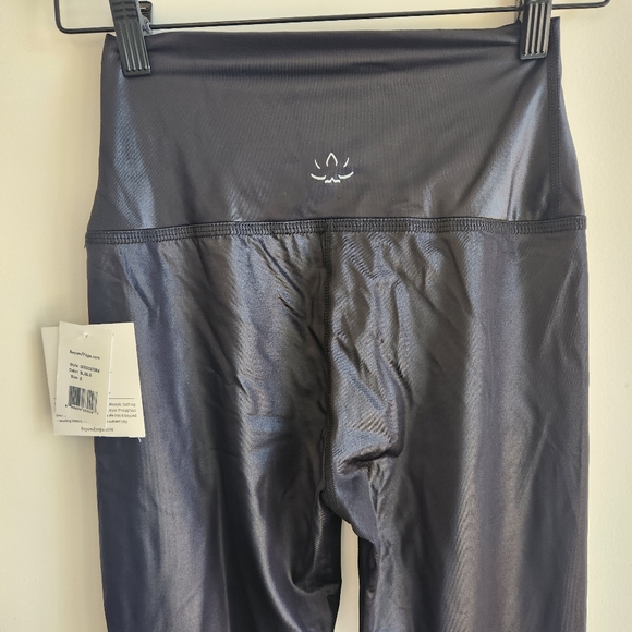 BEYOND YOGA GLOSS LEGGINGS - Picture 9 of 13